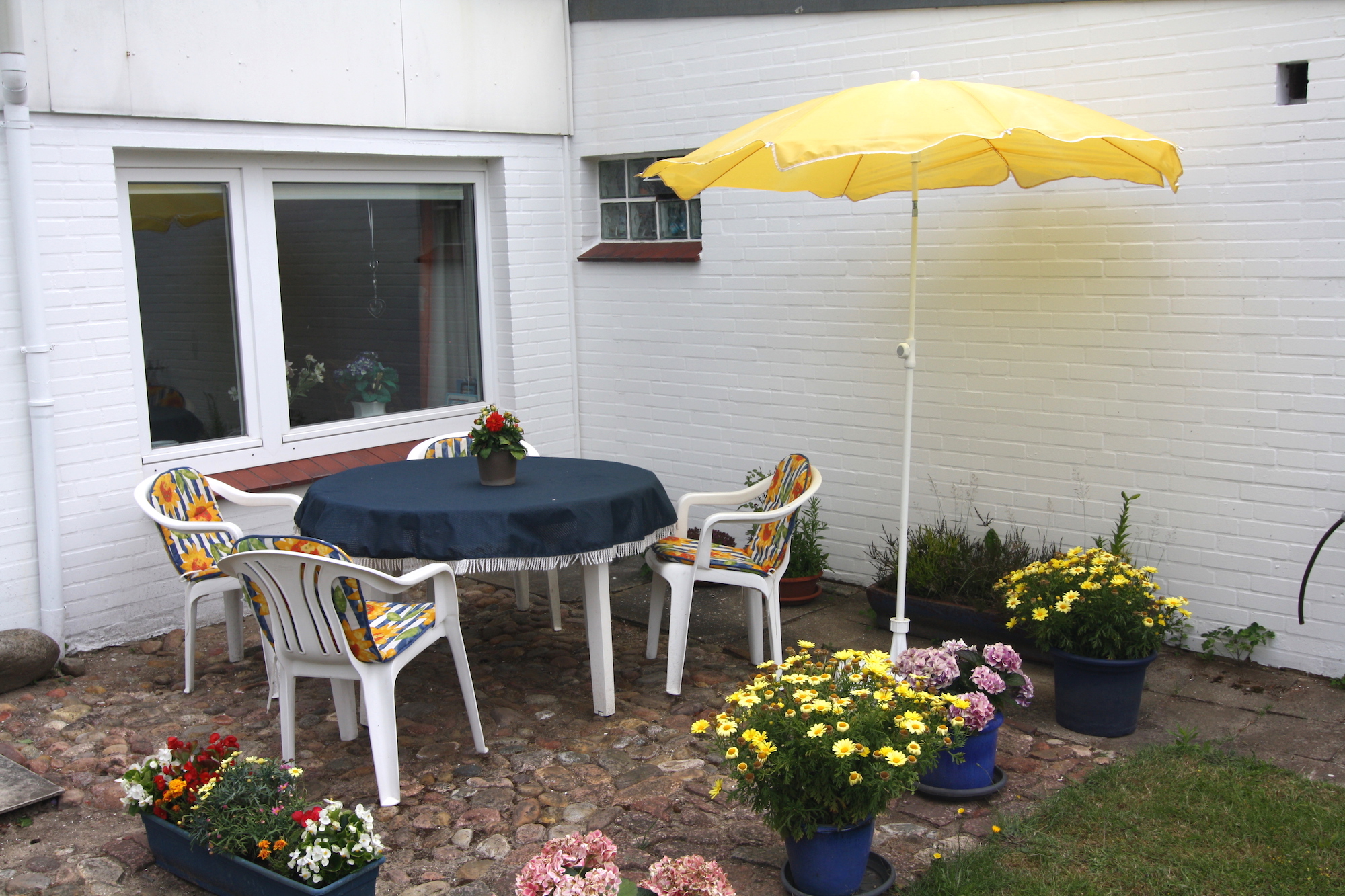 Sitzecke aussen Wohnung Flut